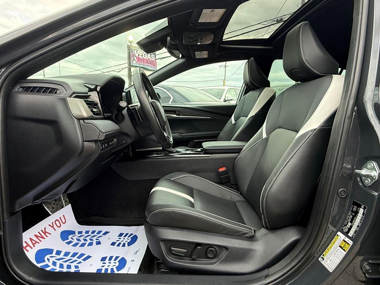 2025 Toyota Camry SE UPGRADE HYBRID Photo