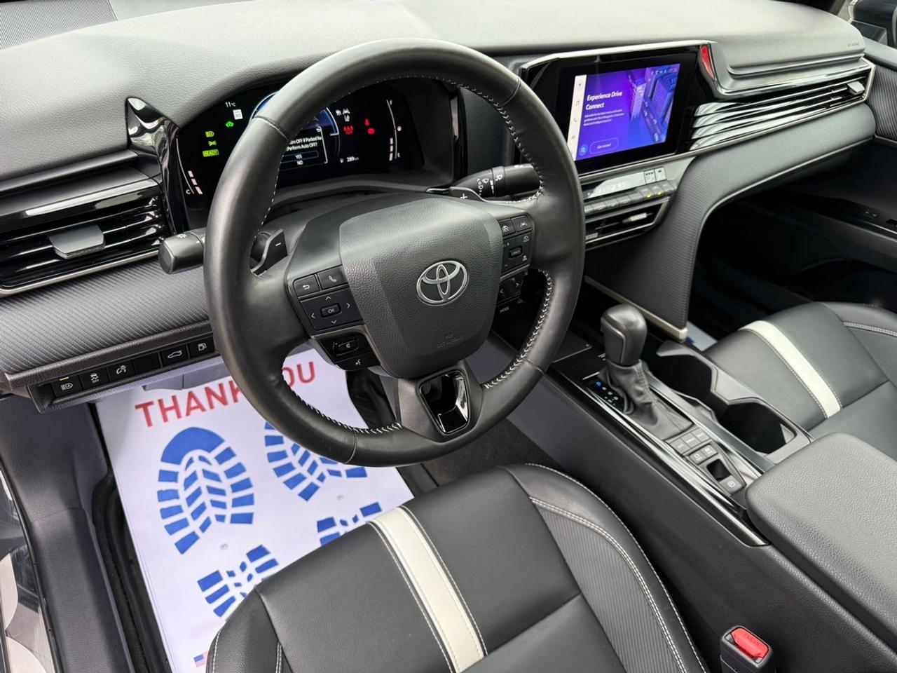 2025 Toyota Camry SE UPGRADE HYBRID Photo