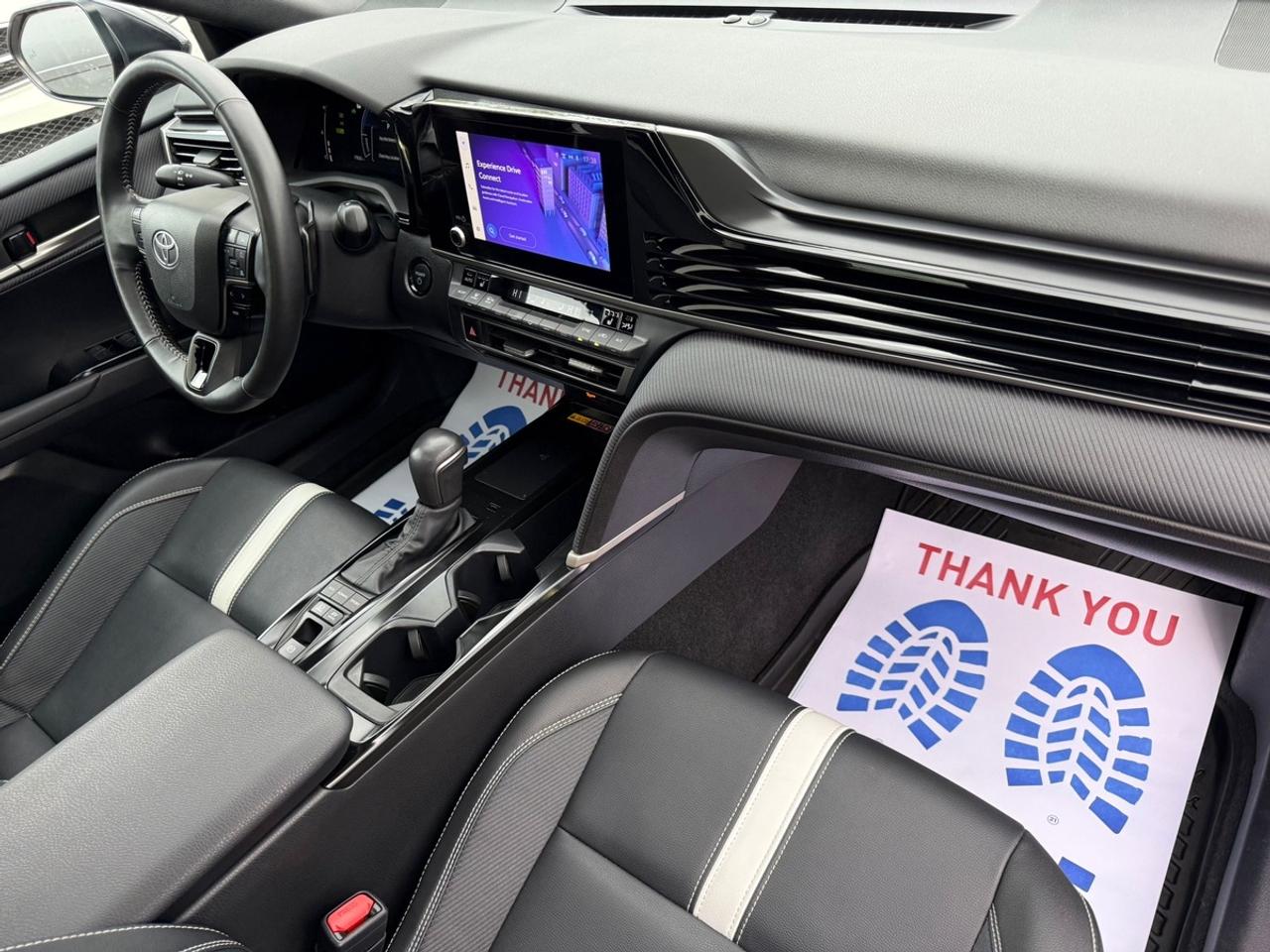 2025 Toyota Camry SE UPGRADE HYBRID Photo
