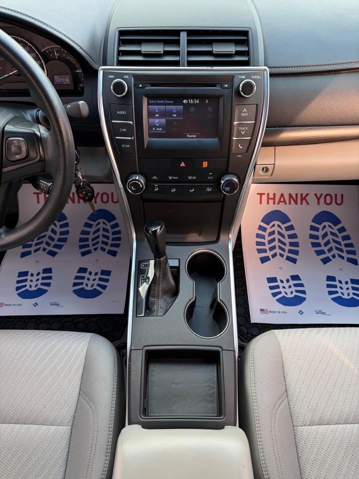 2015 Toyota Camry LE Photo