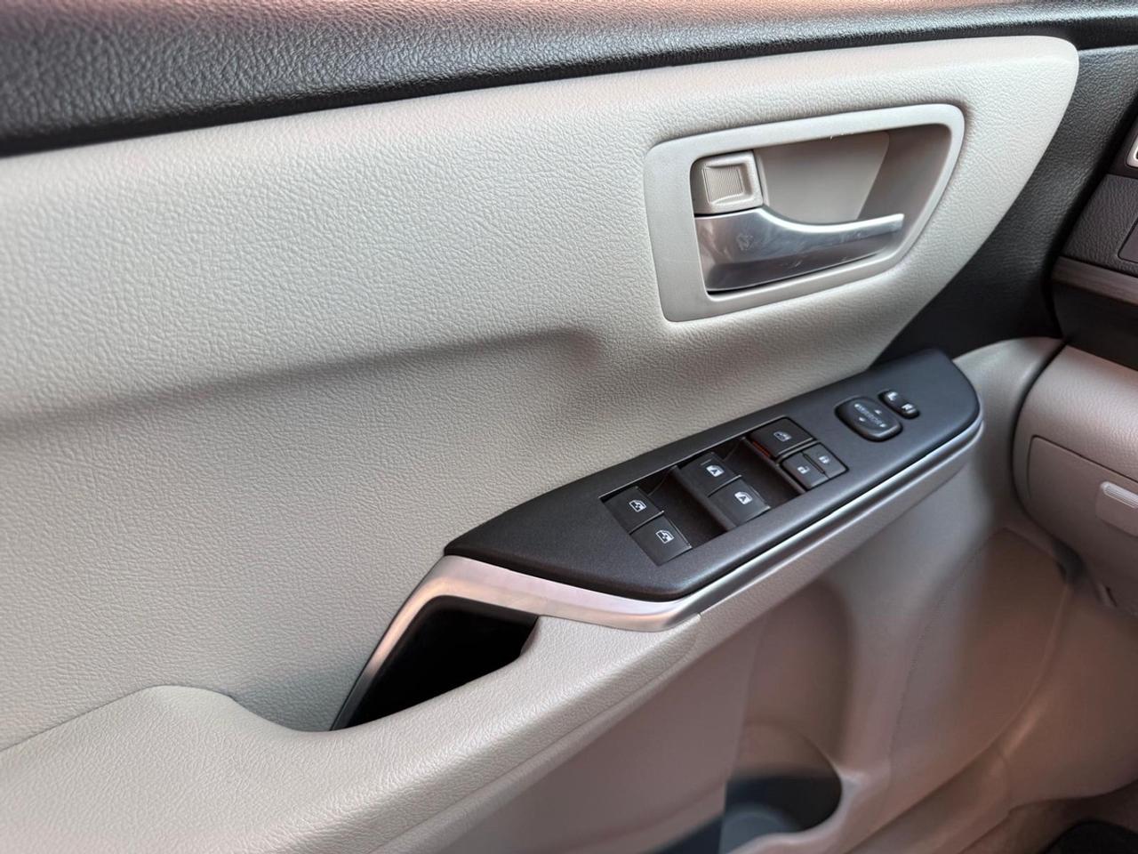 2015 Toyota Camry LE Photo