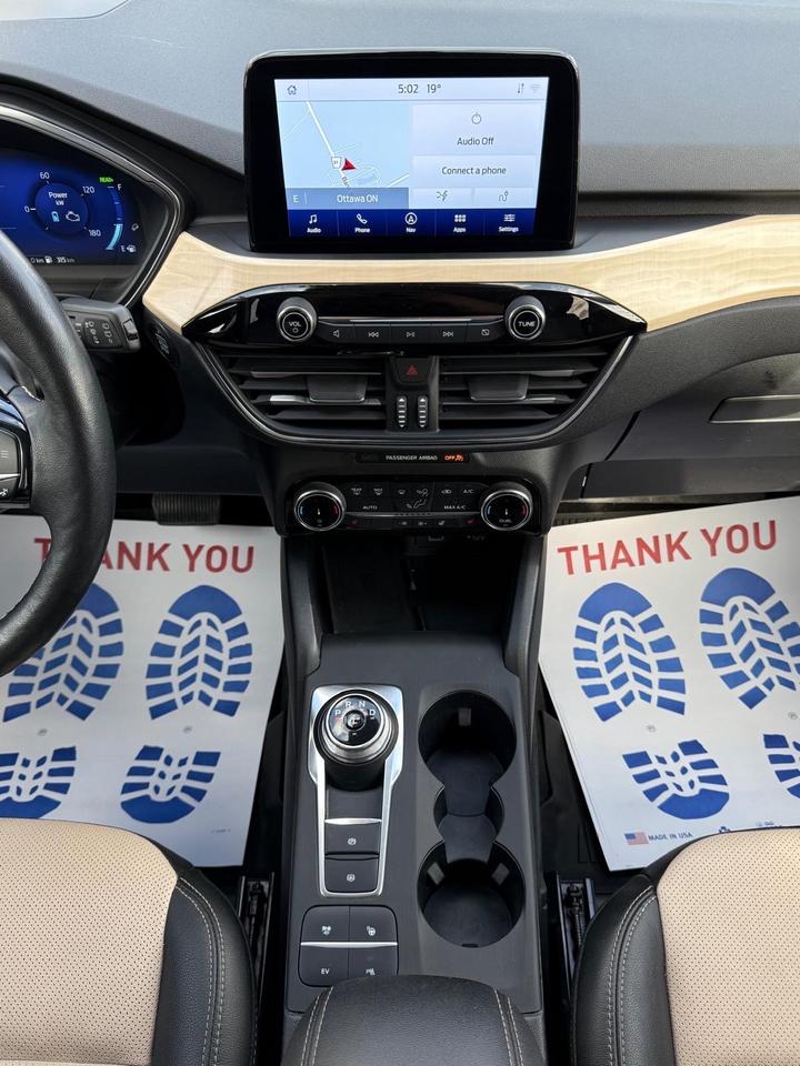 2022 Ford Escape Titanium Photo