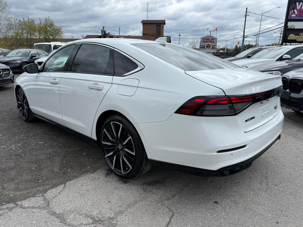2023 Honda Accord Touring Photo