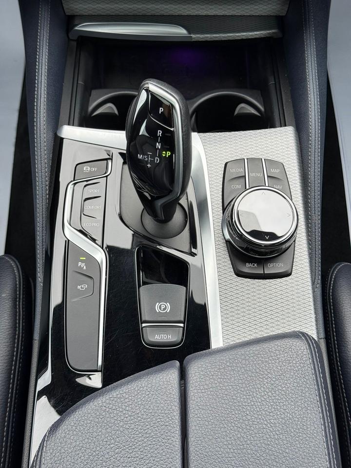 2017 BMW 5 Series 540i xDrive Photo