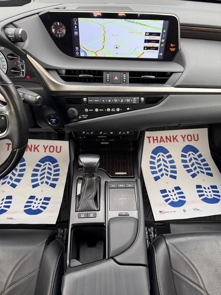 2019 Lexus ES 300h Ultra Luxury Photo