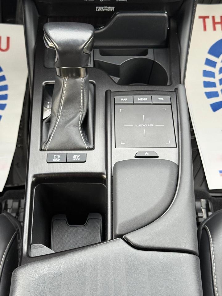 2019 Lexus ES 300h Ultra Luxury Photo