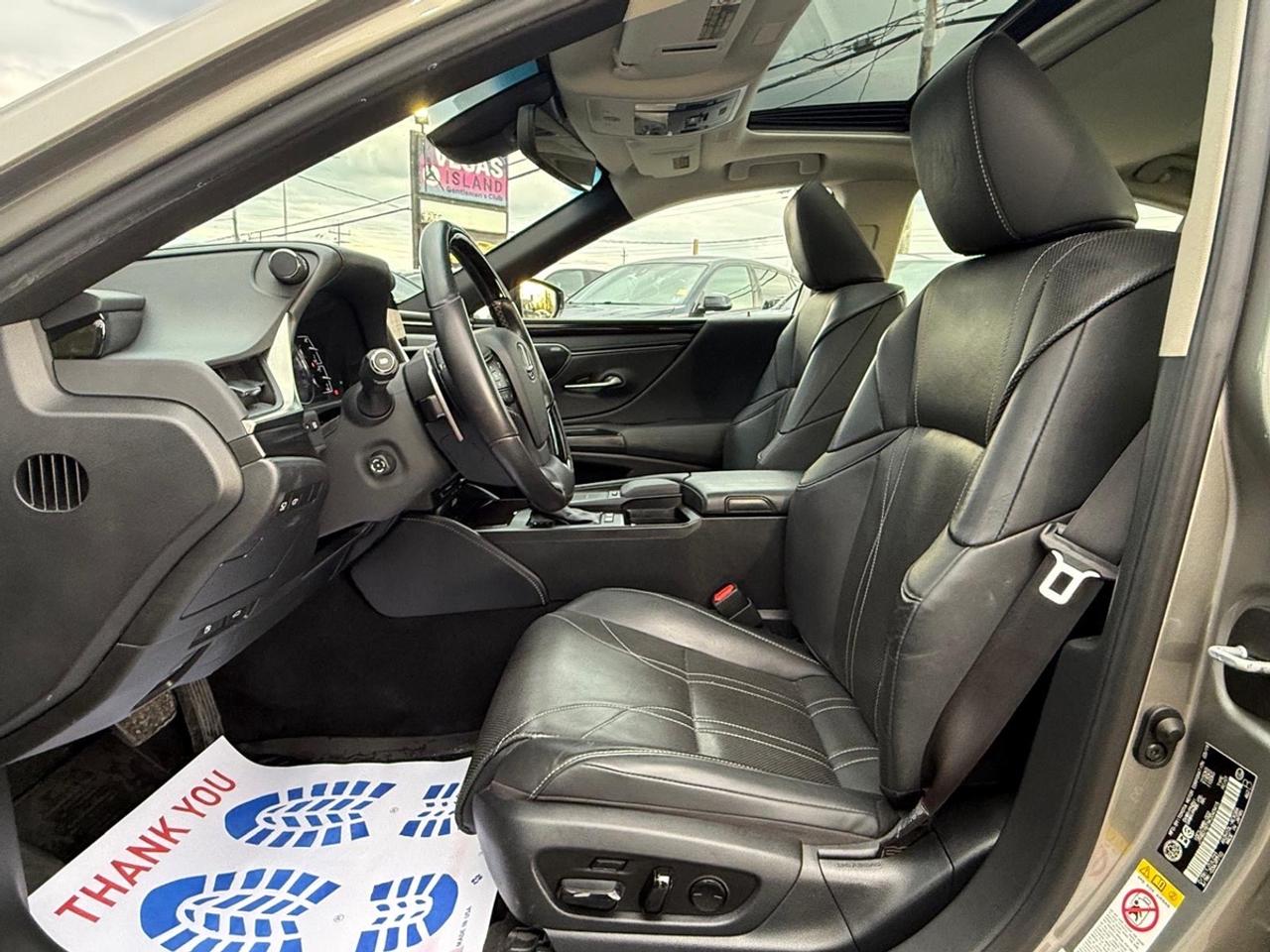 2019 Lexus ES 300h Ultra Luxury Photo