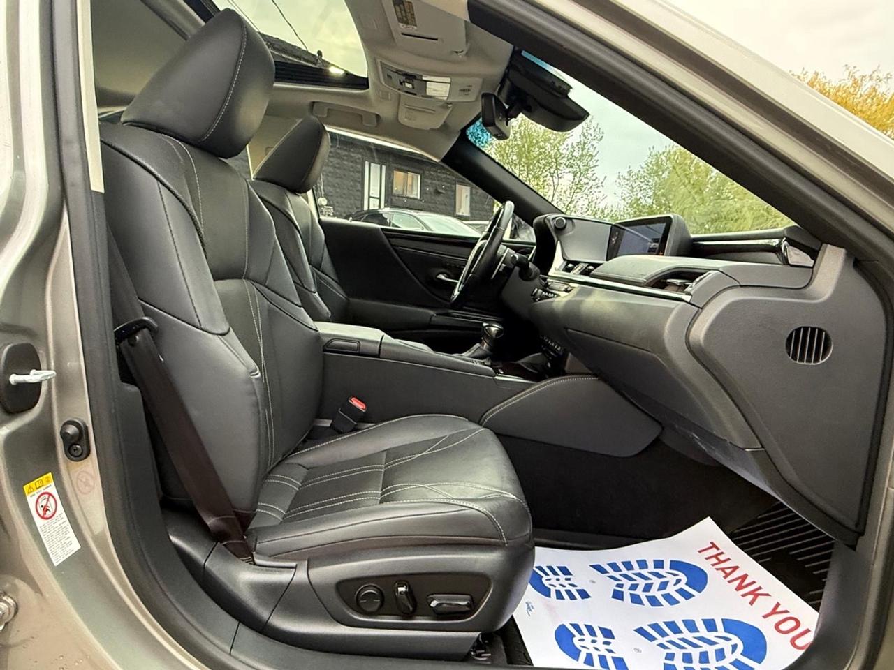 2019 Lexus ES 300h Ultra Luxury Photo