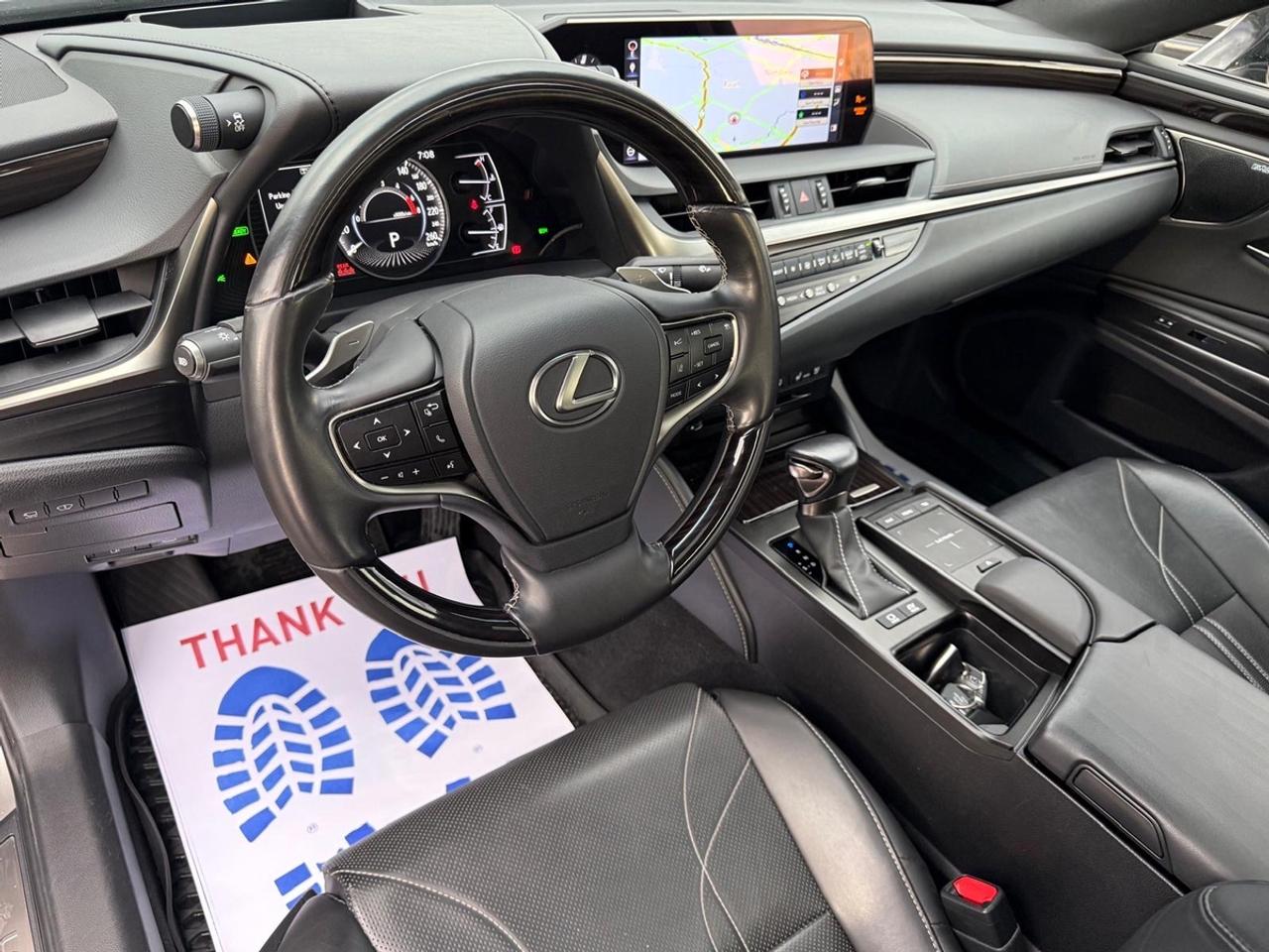 2019 Lexus ES 300h Ultra Luxury Photo