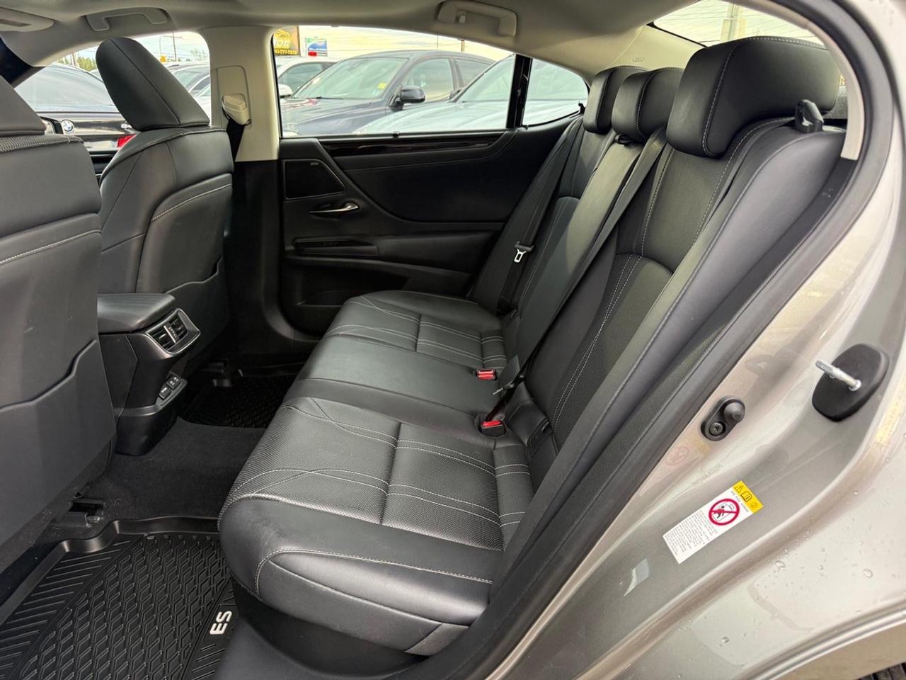 2019 Lexus ES 300h Ultra Luxury Photo