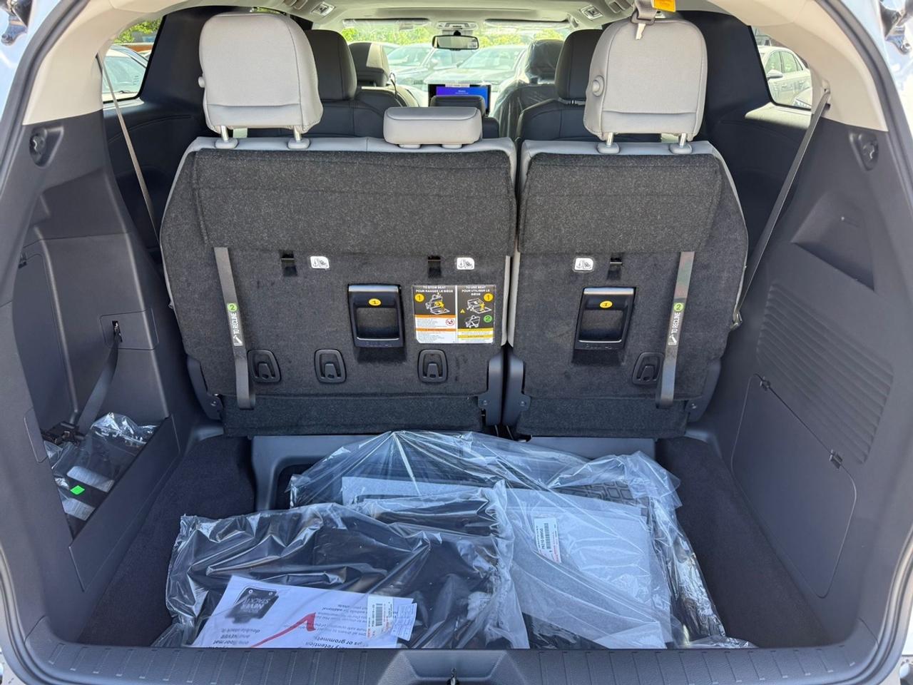 2025 Toyota Sienna XLE Photo