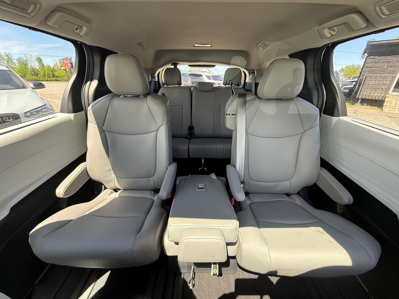 2025 Toyota Sienna XLE Photo