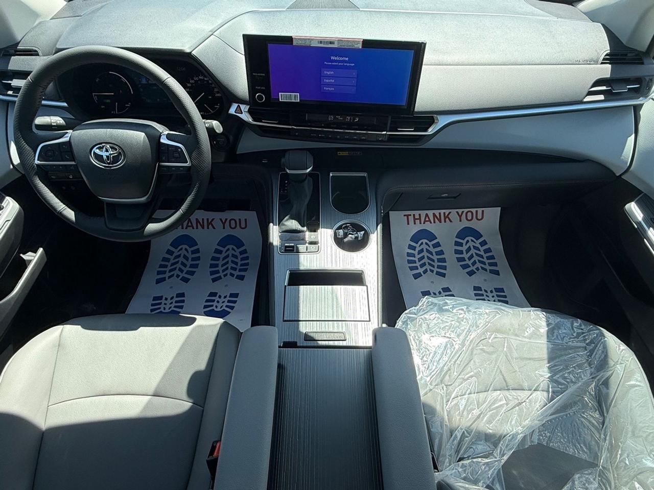 2025 Toyota Sienna XLE Photo
