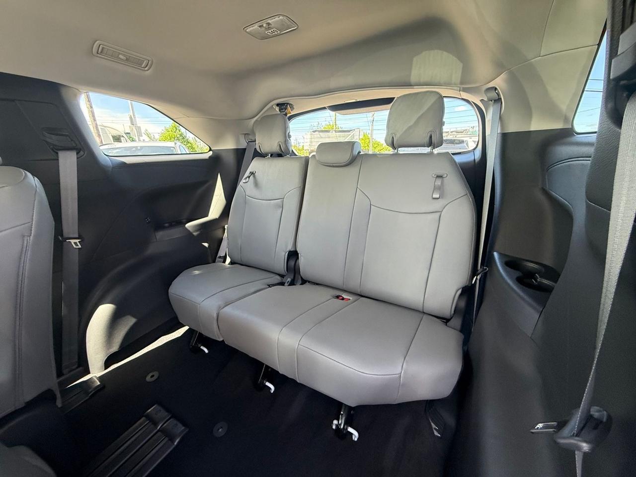 2025 Toyota Sienna XLE Photo
