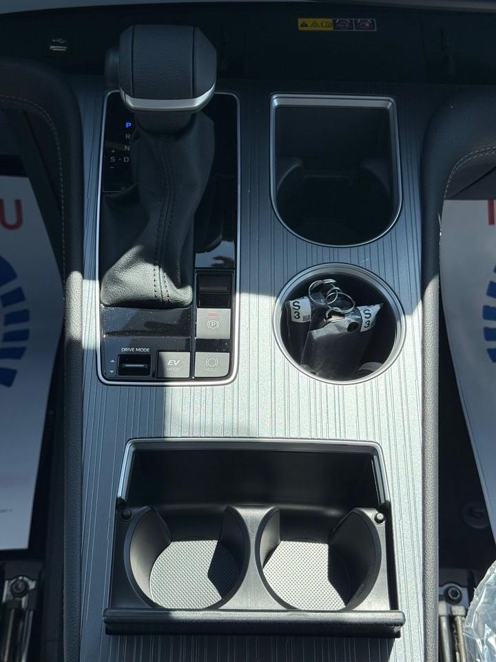 2025 Toyota Sienna XLE Photo