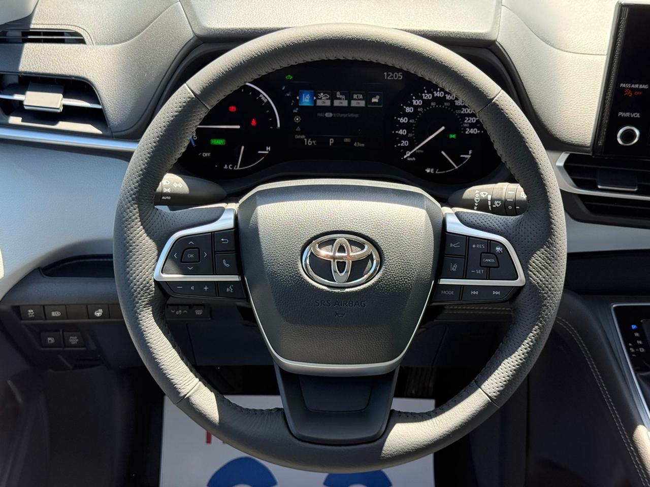 2025 Toyota Sienna XLE Photo