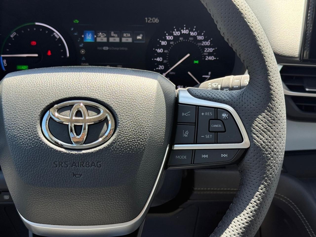 2025 Toyota Sienna XLE Photo