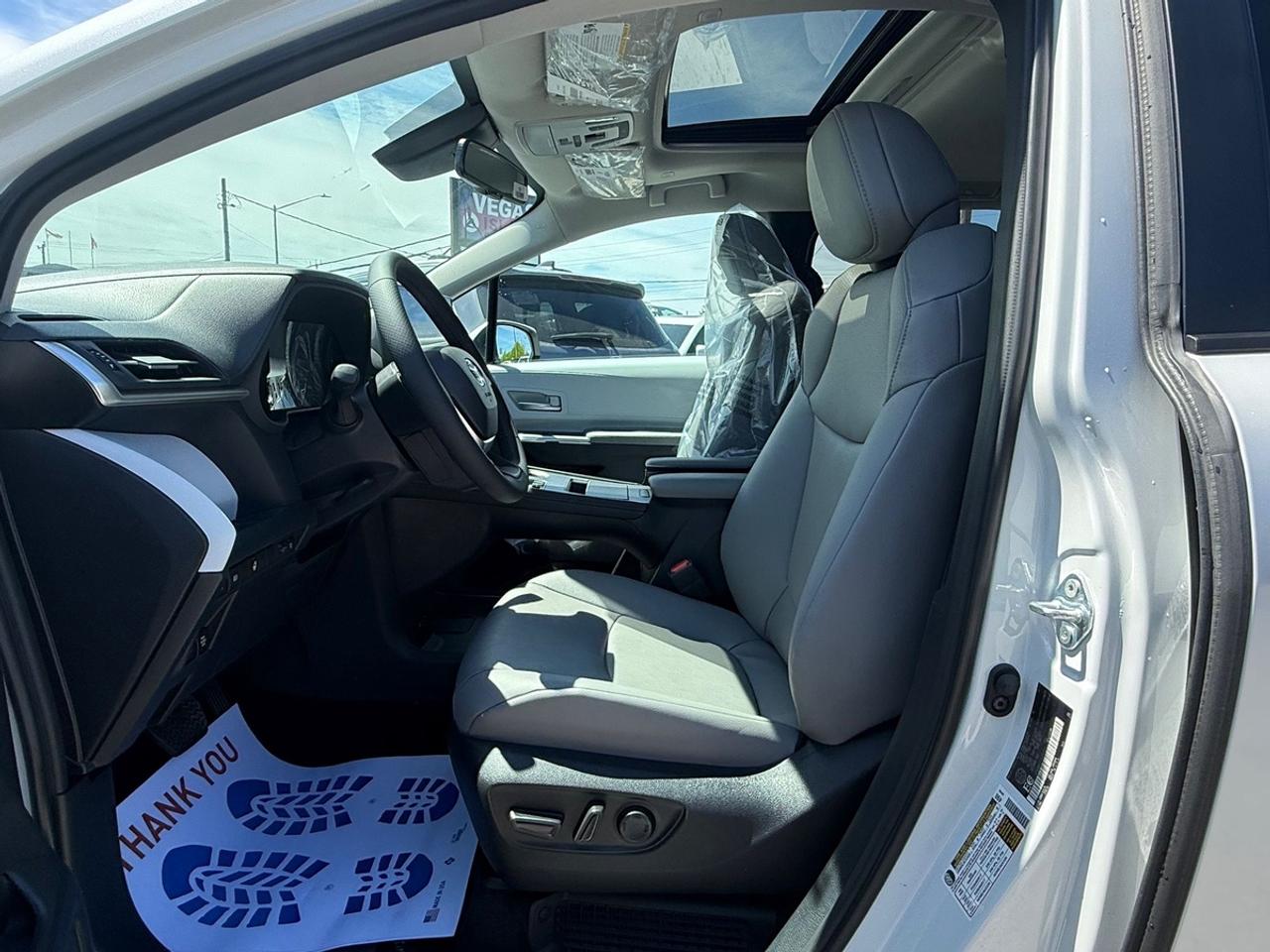 2025 Toyota Sienna XLE Photo