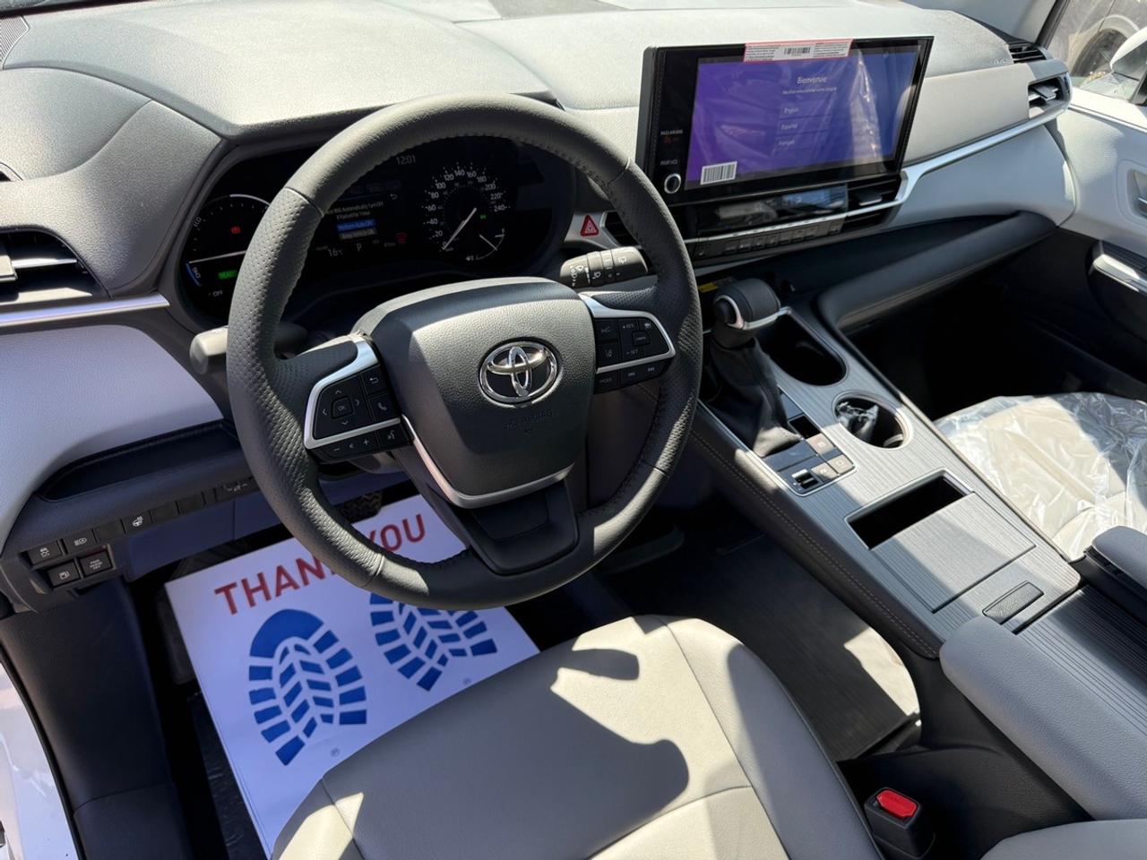 2025 Toyota Sienna XLE Photo
