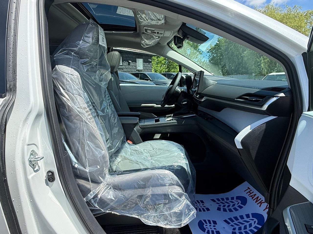 2025 Toyota Sienna XLE Photo