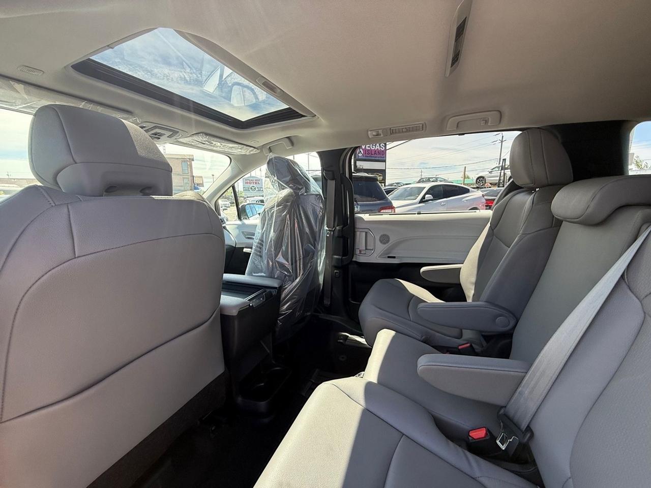 2025 Toyota Sienna XLE Photo