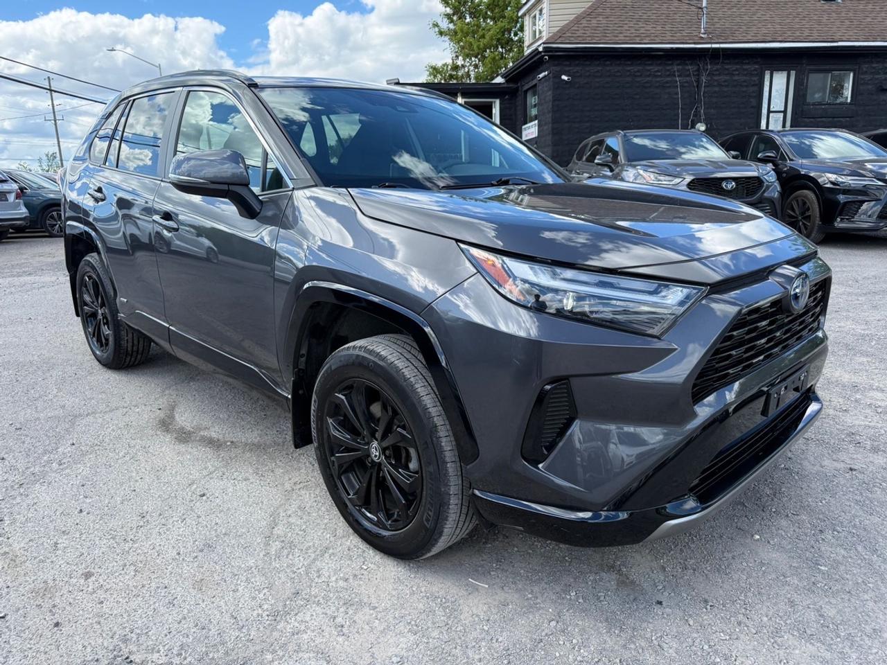 2024 Toyota RAV4 SE HYBRID Photo