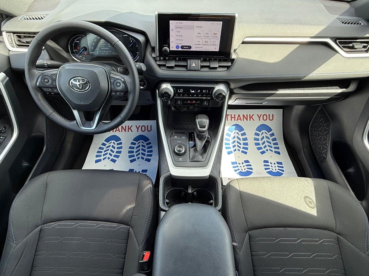 2024 Toyota RAV4 SE HYBRID Photo