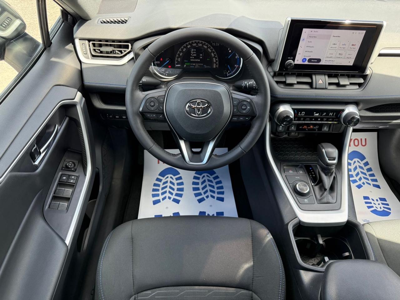 2024 Toyota RAV4 SE HYBRID Photo