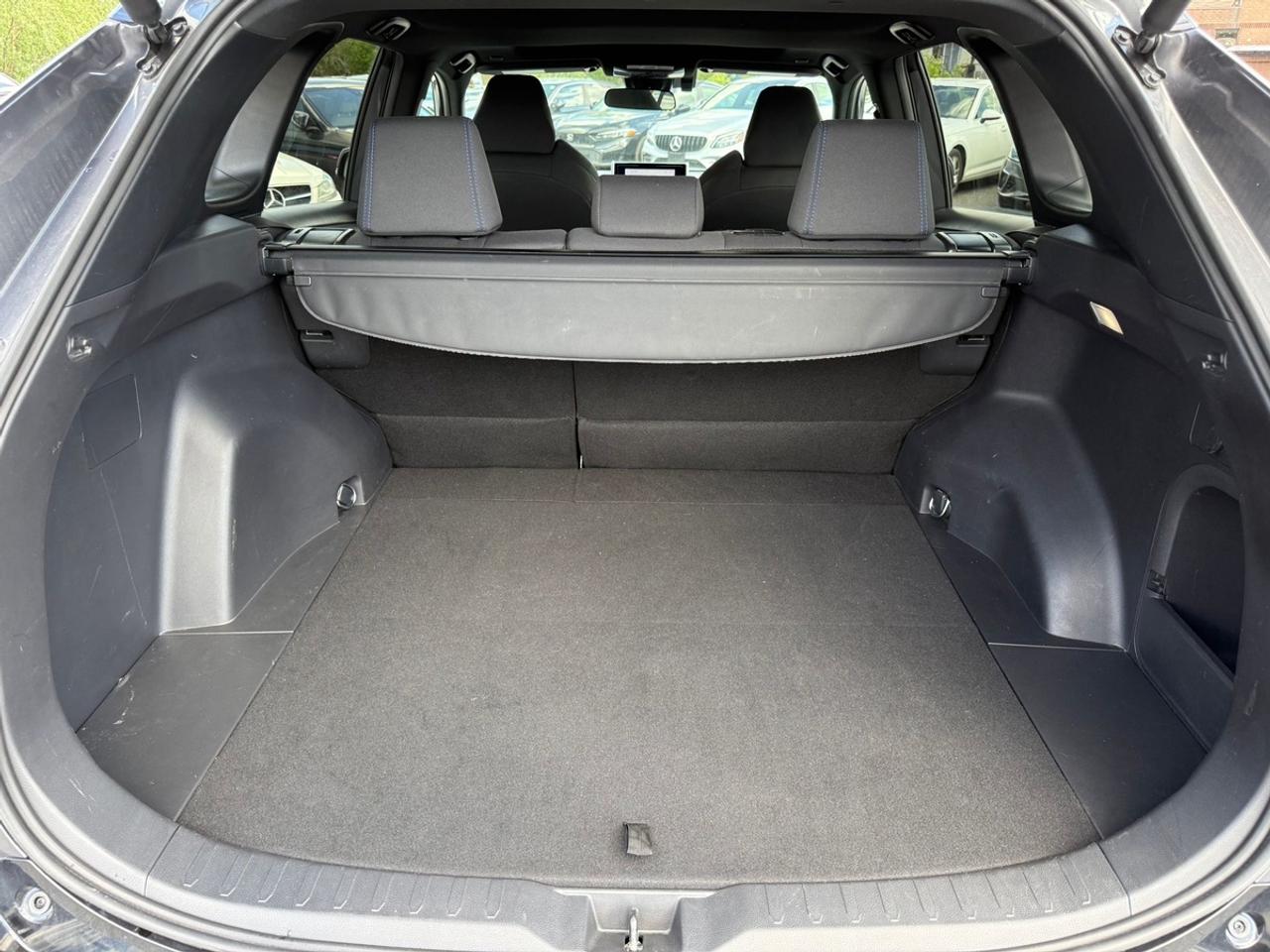 2024 Toyota RAV4 SE HYBRID Photo