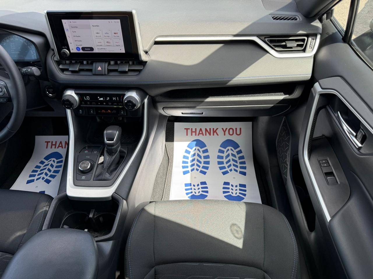 2024 Toyota RAV4 SE HYBRID Photo