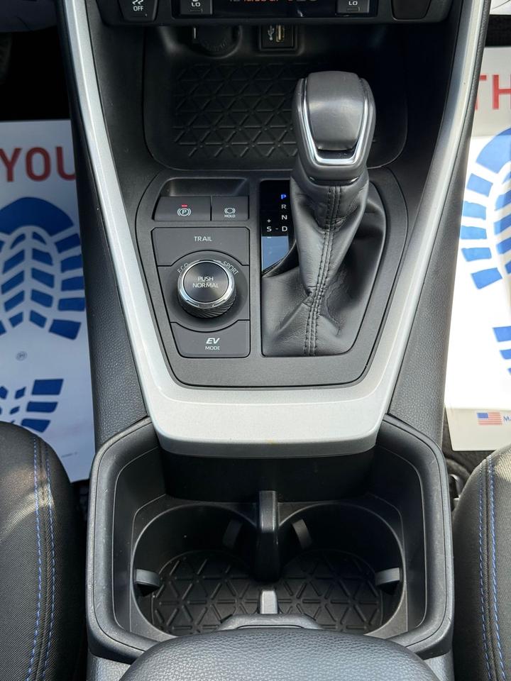 2024 Toyota RAV4 SE HYBRID Photo