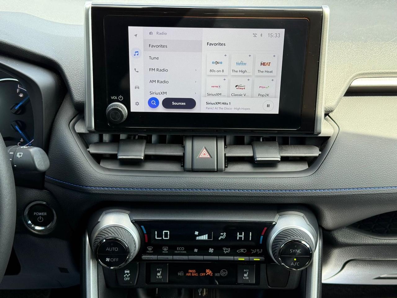2024 Toyota RAV4 SE HYBRID Photo