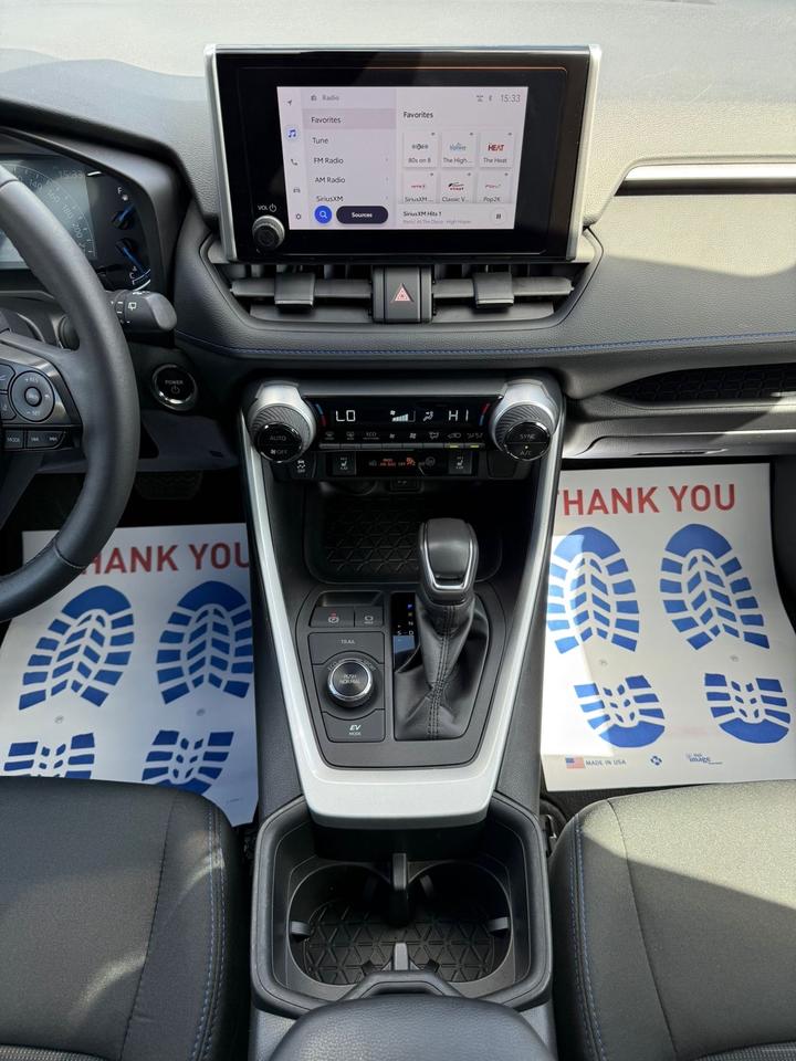 2024 Toyota RAV4 SE HYBRID Photo