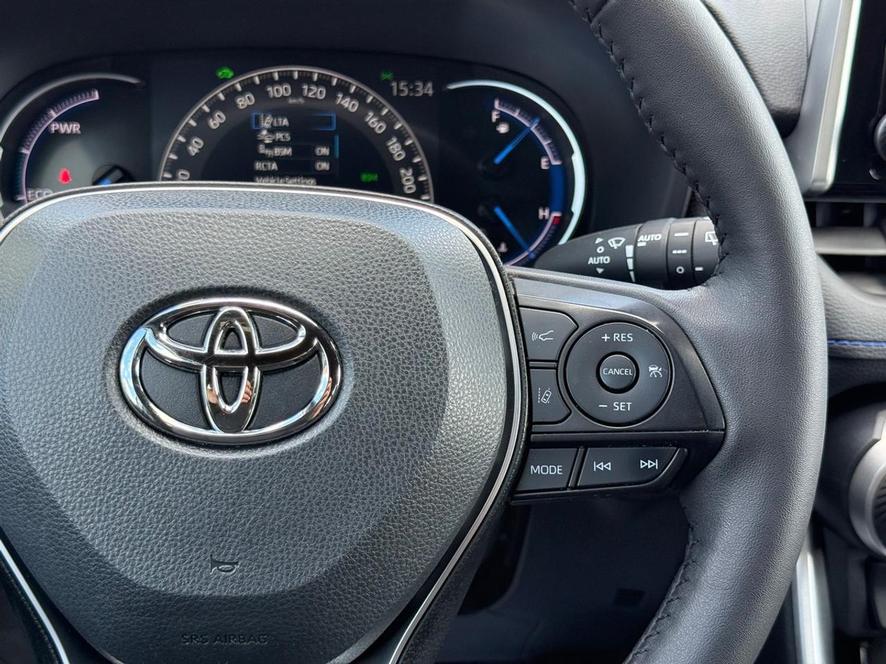 2024 Toyota RAV4 SE HYBRID Photo