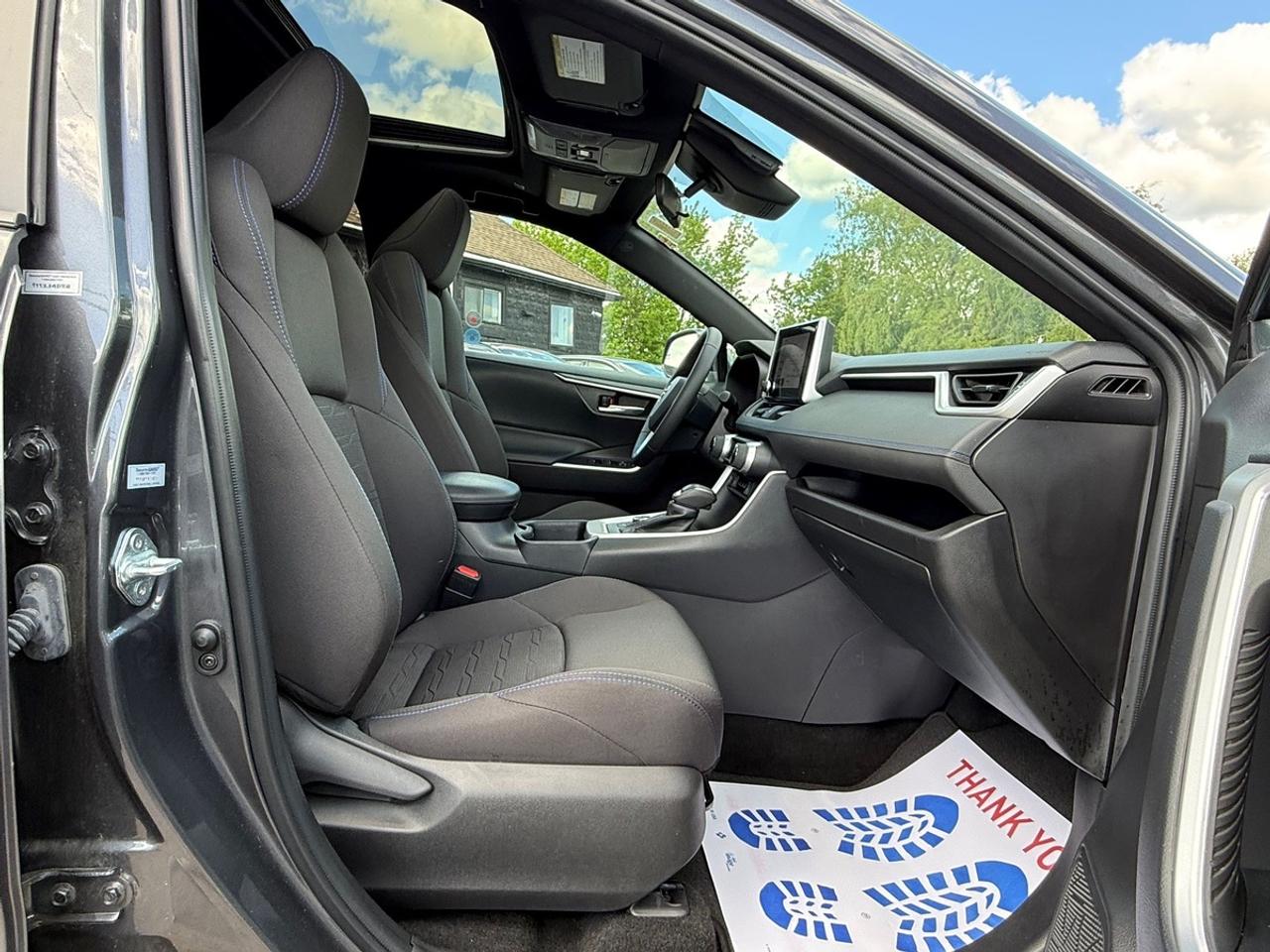 2024 Toyota RAV4 SE HYBRID Photo