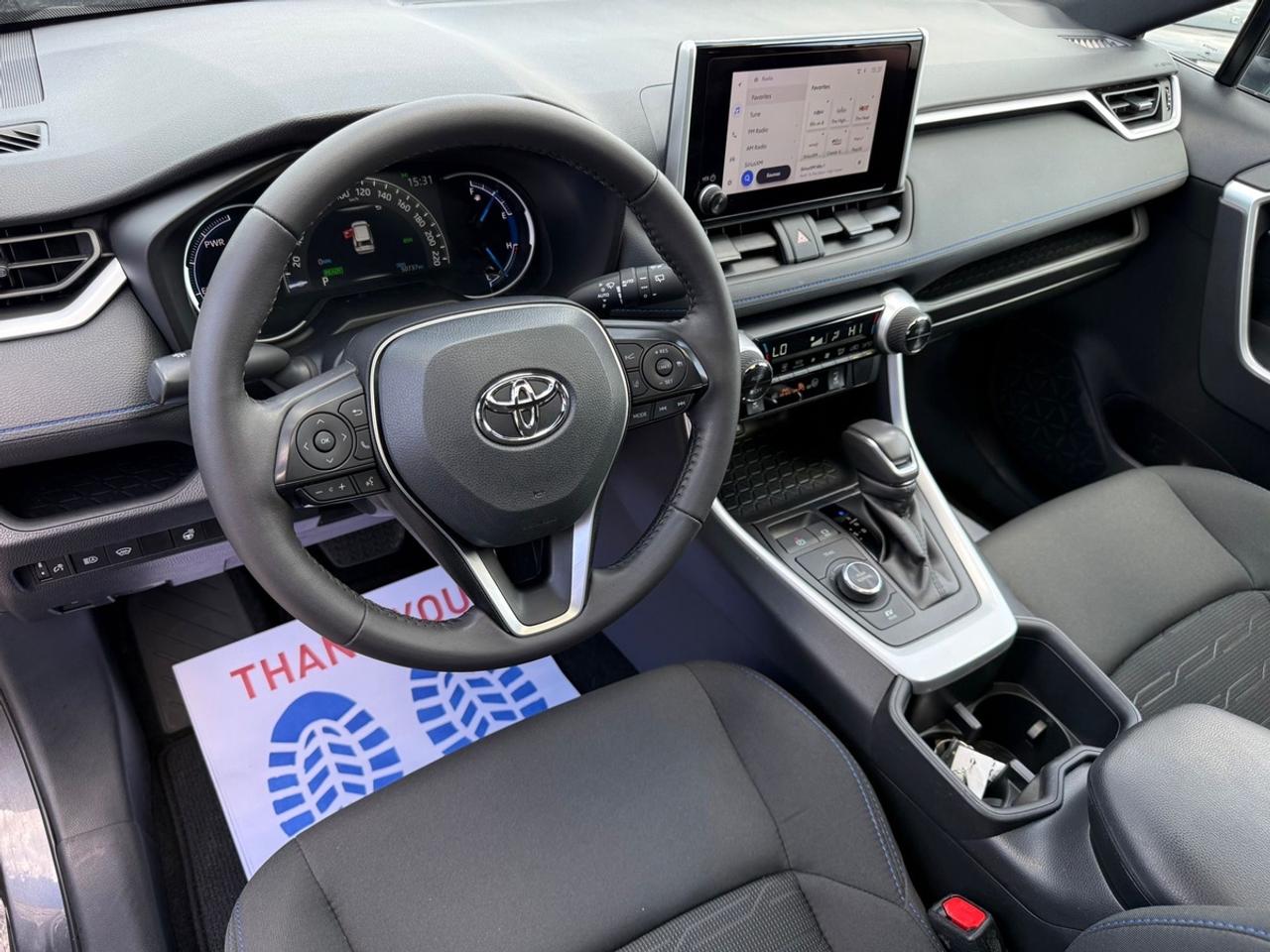 2024 Toyota RAV4 SE HYBRID Photo