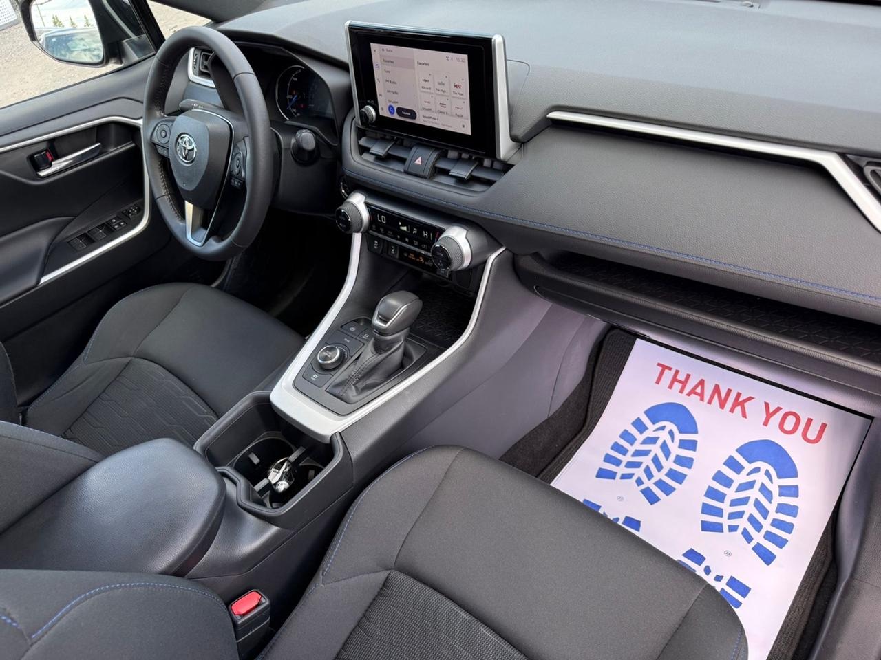 2024 Toyota RAV4 SE HYBRID Photo