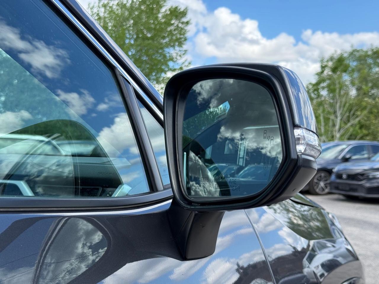 2024 Toyota RAV4 SE HYBRID Photo
