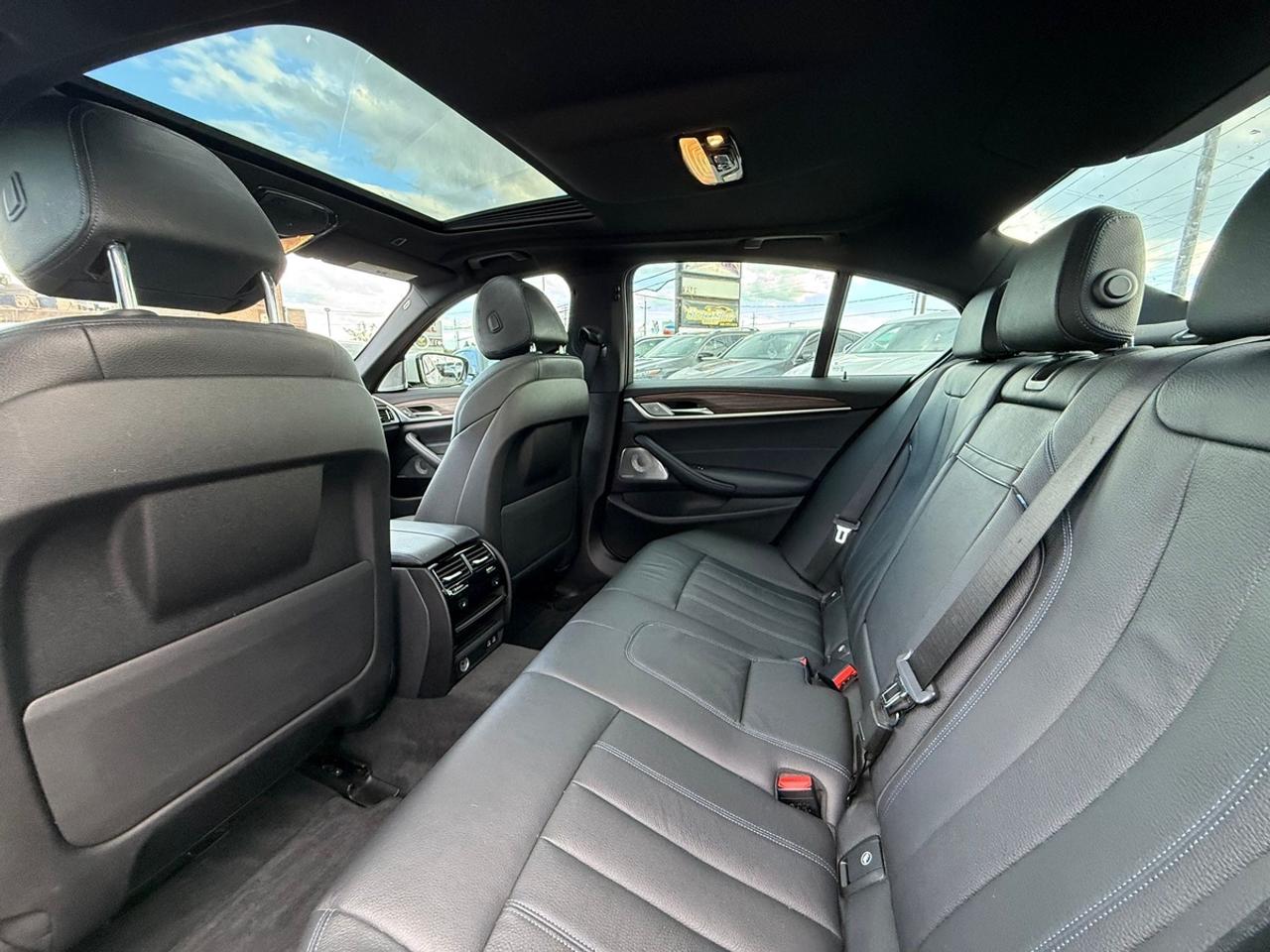 2022 BMW 5 Series 540i xDrive Photo