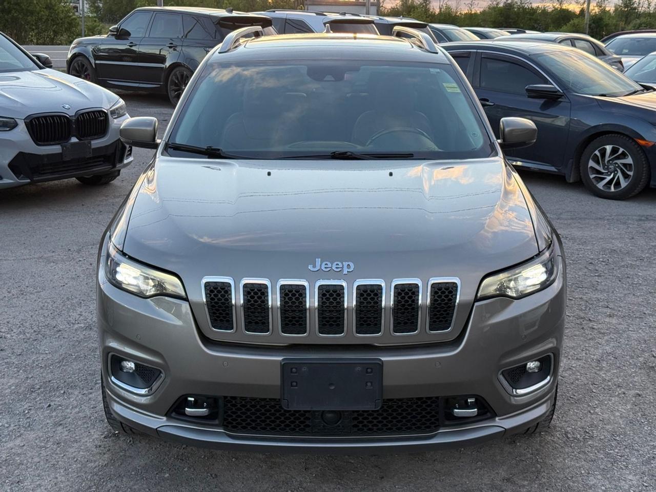 2019 Jeep Cherokee OVERLAND Photo