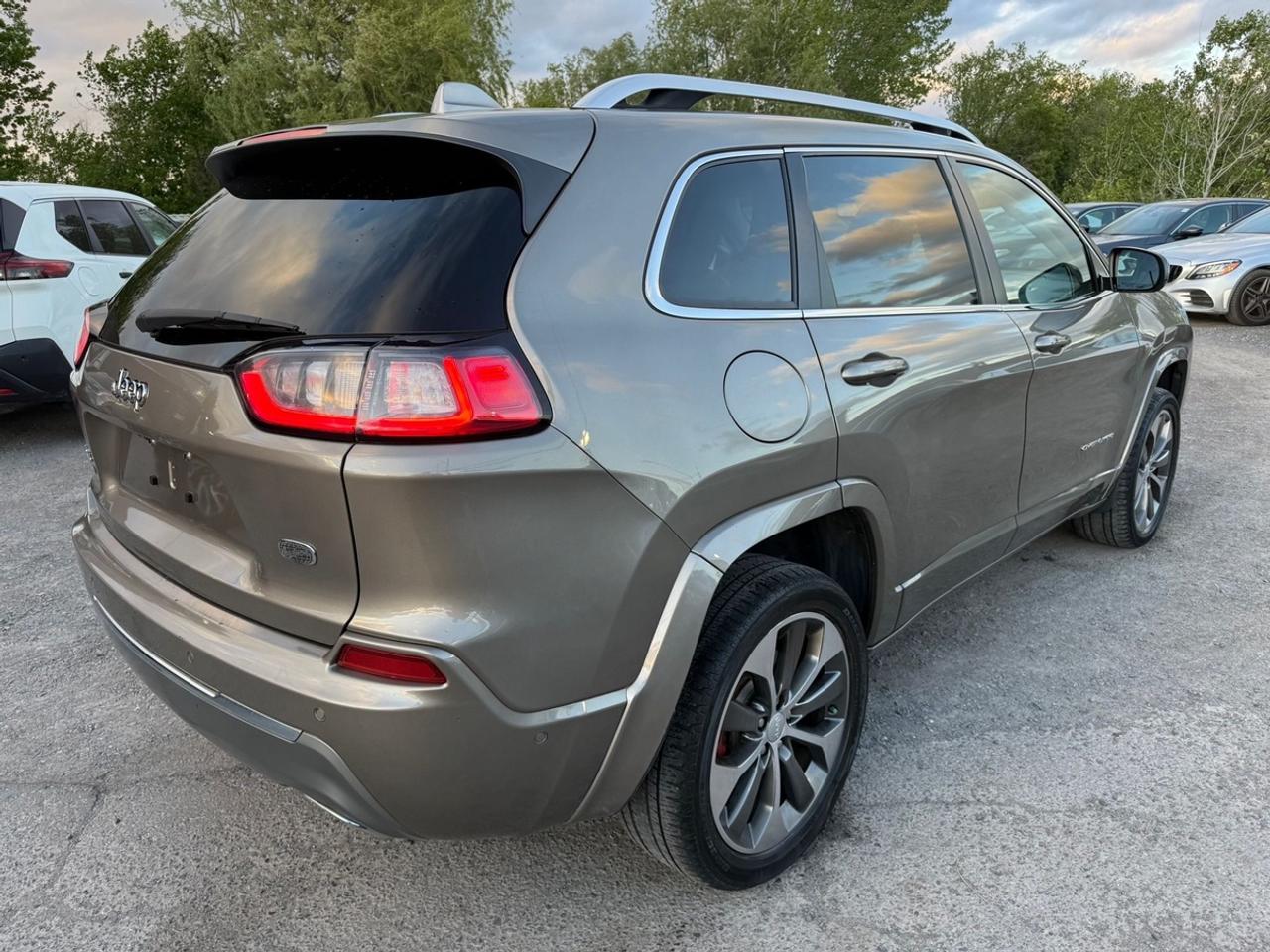 2019 Jeep Cherokee OVERLAND Photo