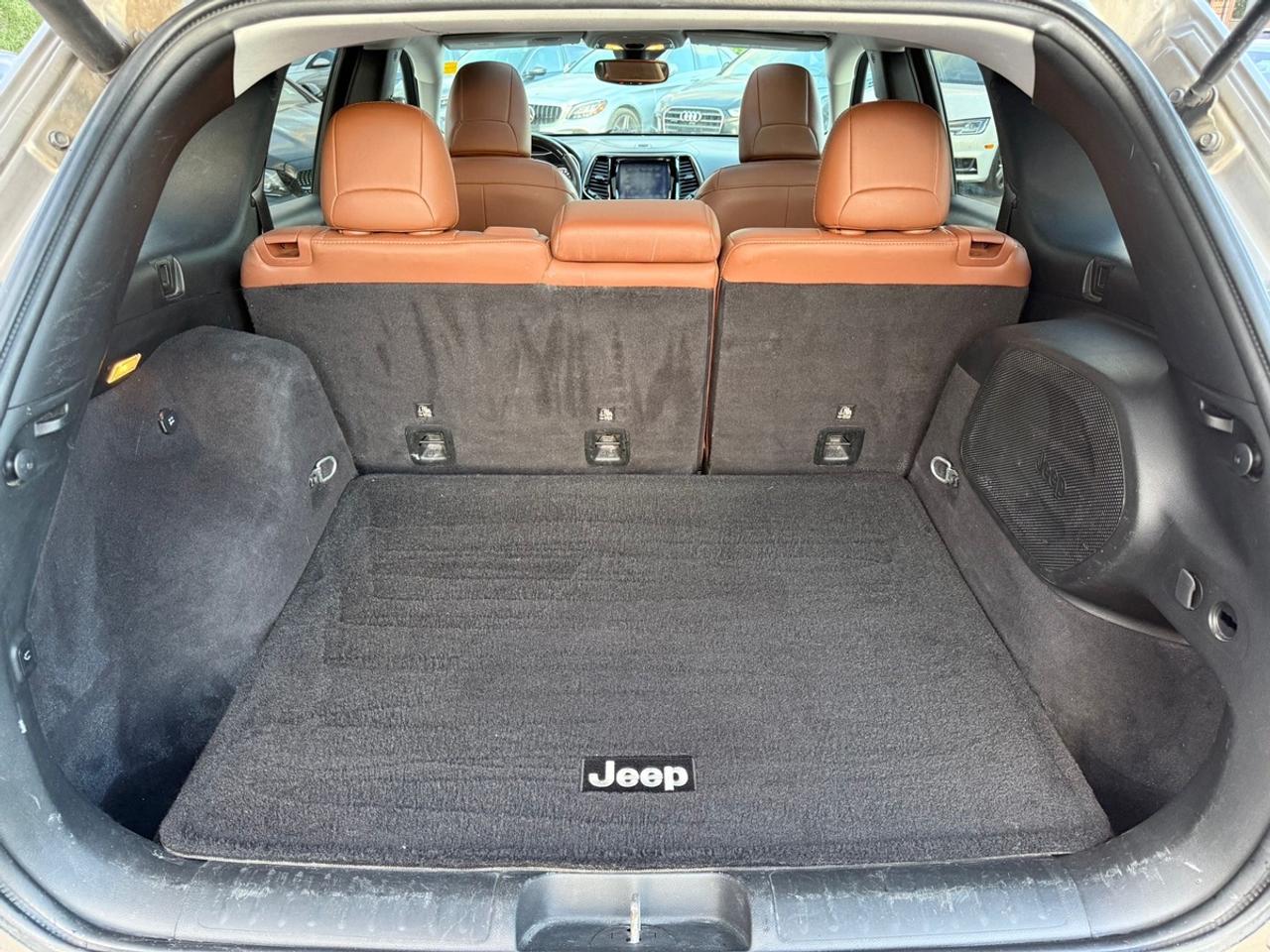2019 Jeep Cherokee OVERLAND Photo