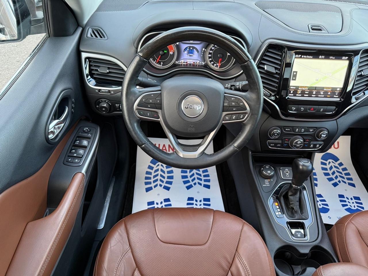 2019 Jeep Cherokee OVERLAND Photo