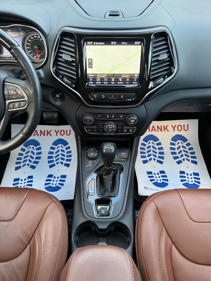 2019 Jeep Cherokee OVERLAND Photo