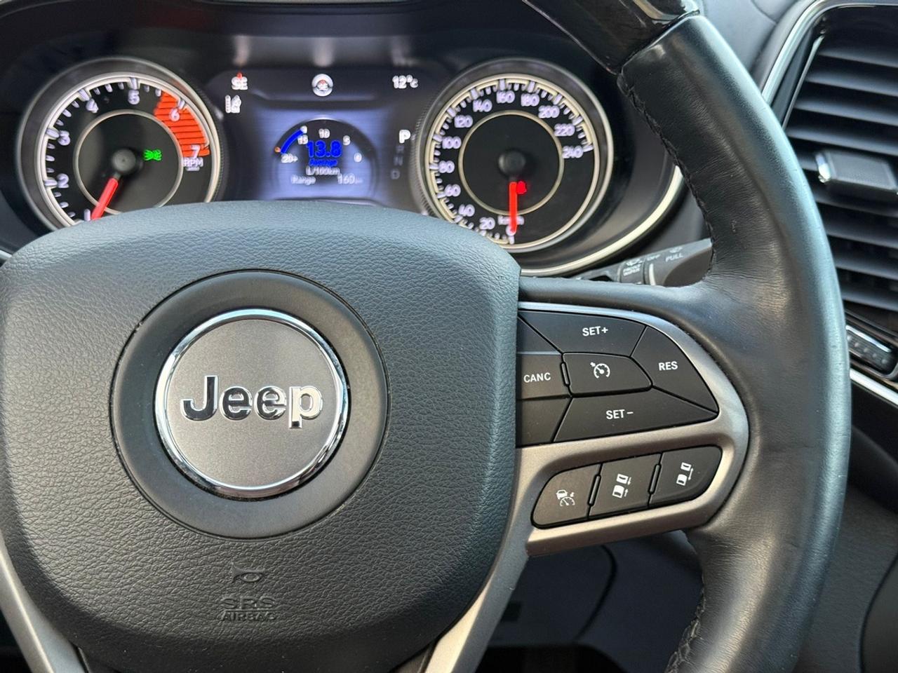 2019 Jeep Cherokee OVERLAND Photo