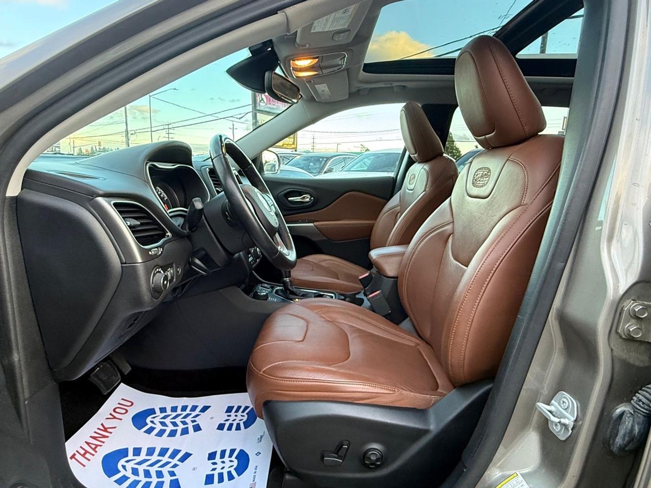2019 Jeep Cherokee OVERLAND Photo