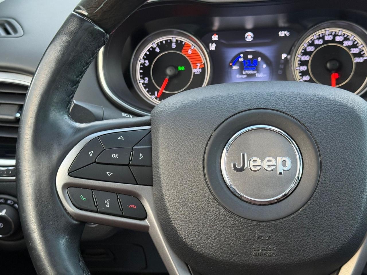 2019 Jeep Cherokee OVERLAND Photo
