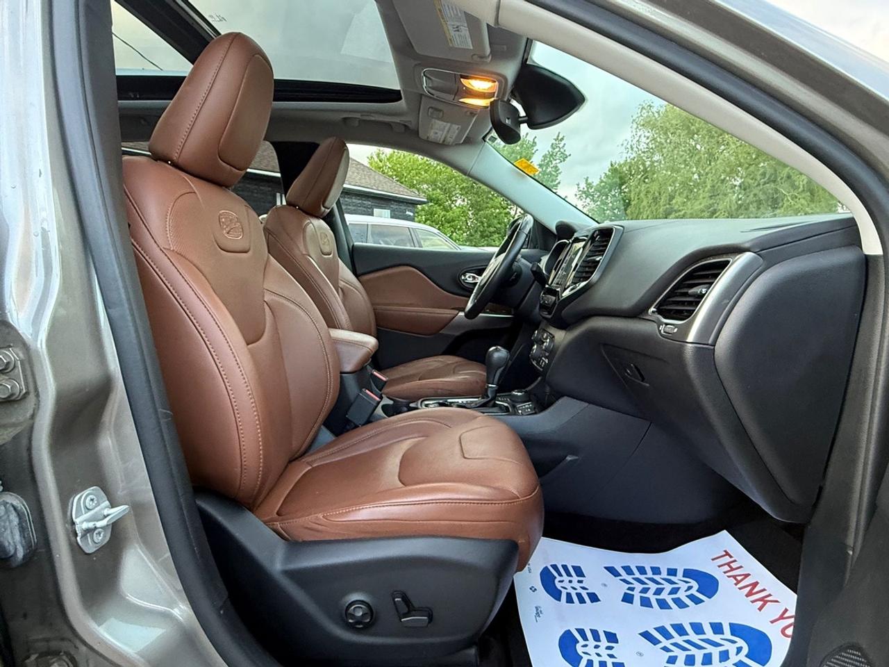 2019 Jeep Cherokee OVERLAND Photo