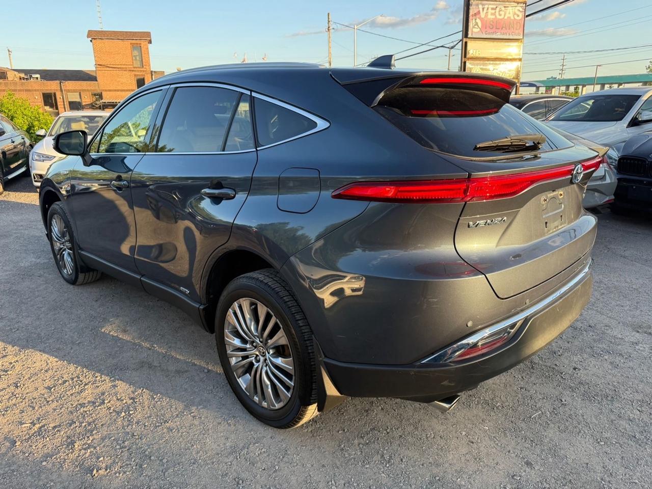2021 Toyota Venza XLE Photo