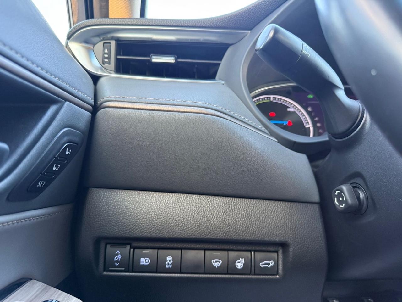 2021 Toyota Venza XLE Photo